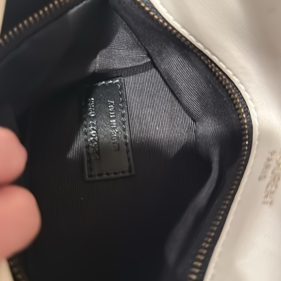 Yves Saint Laurent LouLou Puffer Medium in Blanc Vintage. - Picture 6 of 11